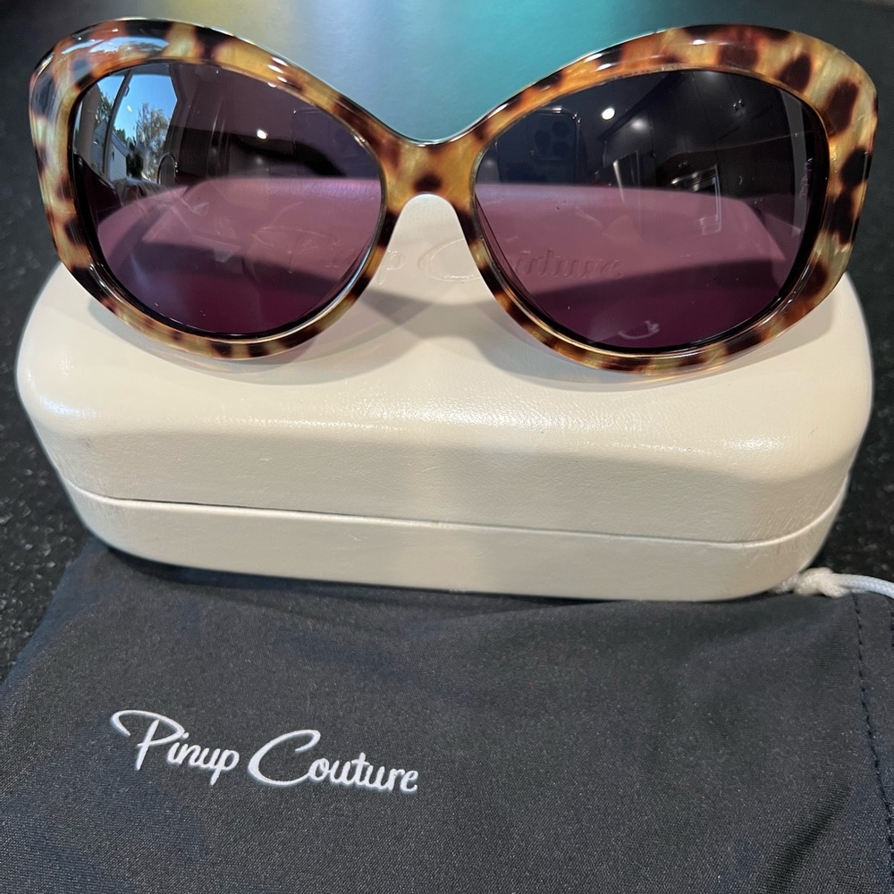 Tres Noir, Pin Up Couture Tortoise Shell Bombshell sunglasses.